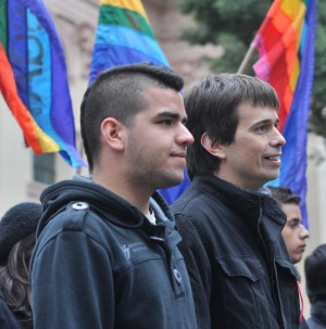 Sergio López y Simón Cazal, la primera pareja de turistas gays casados en Rosario, Argentina.