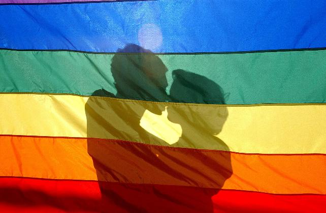 Condena perpetua para los homosexuales en Uganda.